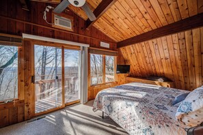3 slaapkamers, een strijkplank/strijkijzer, wifi, beddengoed