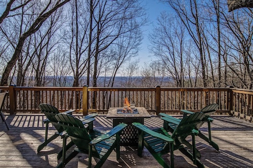 Georgia Mountains! Gated- Golf/ Lake and Views!