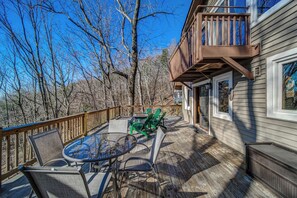 Outdoor dining - Georgia Mountains! Gated- Golf/ Lake and Views! (Jasper)