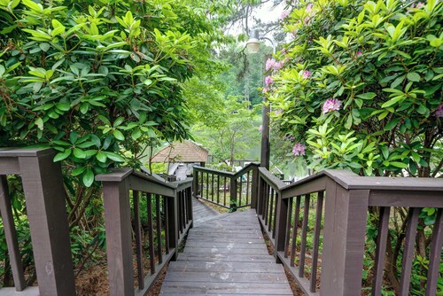 Lakefront Home w/ Private Dock  – in Jasper, GA