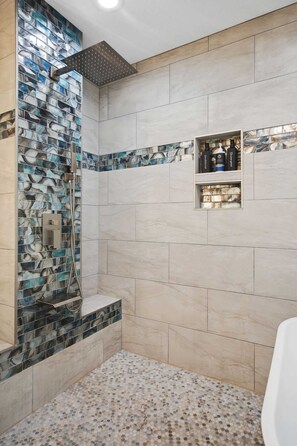 Dusche, Haartrockner, Shampoo
