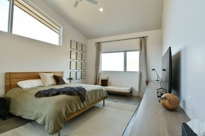 2 habitaciones, escritorio, tabla de planchar con plancha y wifi gratis 