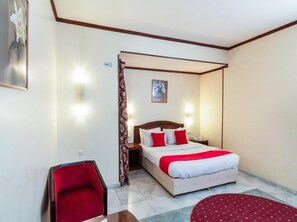 In-room safe, soundproofing, free WiFi, bed sheets