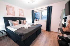 1 bedroom, iron/ironing board, WiFi, bed sheets - Mihalca® | Garden Suite Bibertal  (Leipheim)