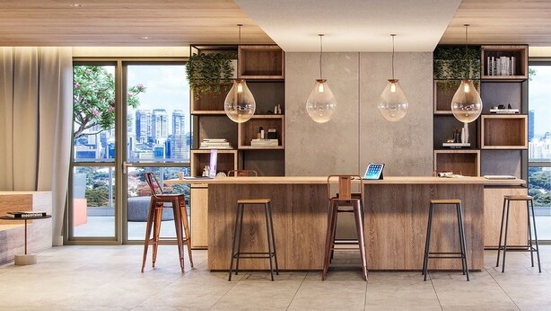 A modern kitchen with a central island, bar stools, pendant lighting, and large windows with a city view. - Apto 1 dormitório no Brooklin (São Paulo)