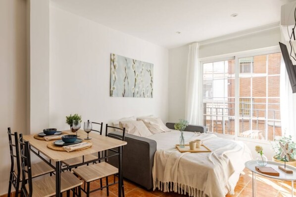 1 bedroom, WiFi, bed sheets