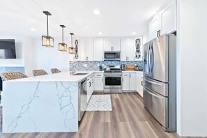 Fridge, microwave, oven, stovetop - Ocean and Pier Views on Bike Path: 2310 WOF (Newport Beach)