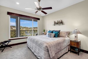 6 عدّة غرف نوم ومكواة/لوح كي وواي فاي مجانًا وملاءات أسرّة