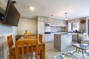 Unclassified image, 4 of 15, button