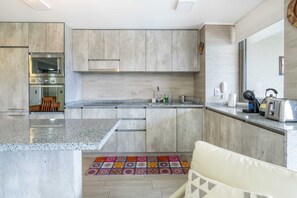 Unclassified image, 3 of 15, button