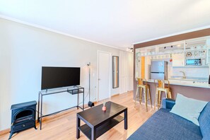 Unclassified image, 3 of 13, button