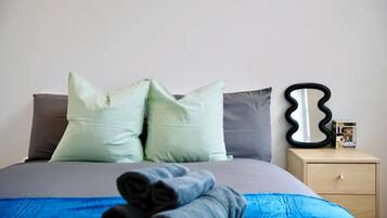 4 bedrooms, iron/ironing board, WiFi, bed sheets