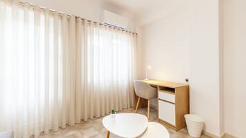 Quarto conforto, sacada, vista para a cidade (Quarto C1) | Wi-Fi de cortesia