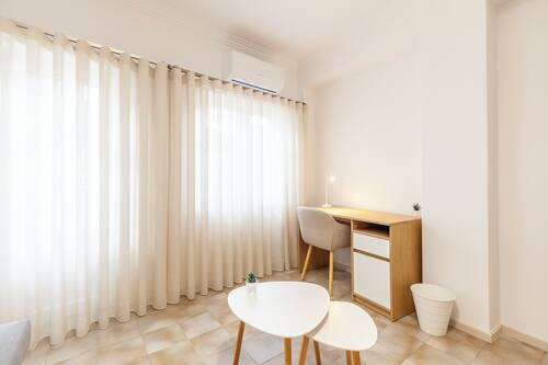 Chambre Confort, 1 très grand lit, balcon, vue ville (Quarto C1) | Wi-Fi gratuit
