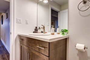Bathroom - GLOBALSTAY. New 4Bd Basement in Port Elgin. Close to the Beach (Port Elgin/Canada)