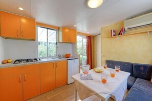 Refrigerador, parrilla de estufa y comedor 