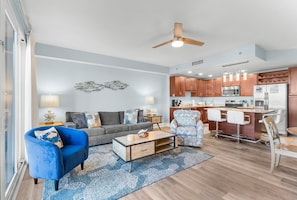 TV - Lakeview condo w/ pools & daily attraction tickets (Panama City Beach)