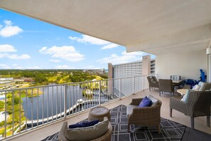 Property grounds - Humongous Lakeview Condo with Free Acitivities (Panama City Beach)