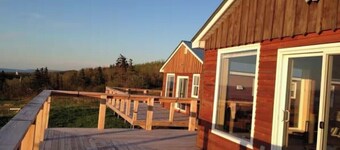 Seaside Cottage at Steinhart Distillery with ocean views. Pet-friendly!