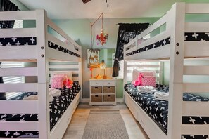 4 habitaciones, tabla de planchar con plancha, wifi y ropa de cama