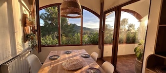 Cosy house with beautiful views to the forest. Pool, Pet-Friendly!