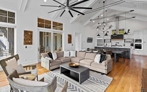 Smart TV, fireplace - 2 Min Walk To The Beach - Private Heated Pool Oasis - Luxury Living (Santa Rosa Beach)