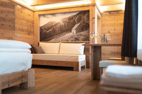 In-room safe, free WiFi, bed sheets