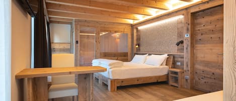 In-room safe, free WiFi, bed sheets