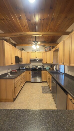 Fridge, microwave, oven, stovetop - Aroostook County Snowmobile Haven  Pet-Friendly Home  Bridgewater Maine (Bridgewater)
