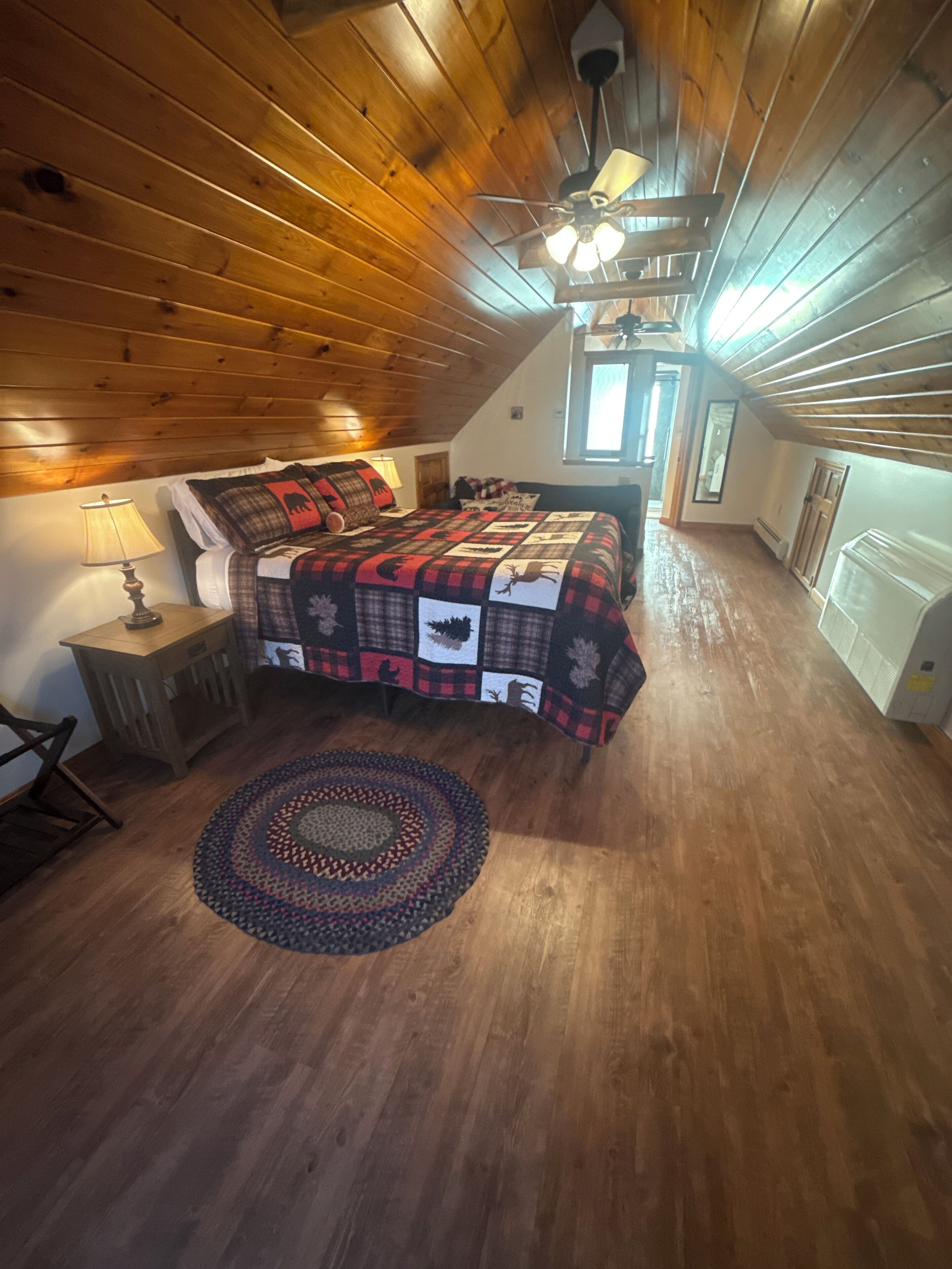 2 habitaciones, escritorio, tabla de planchar con plancha y wifi gratis 