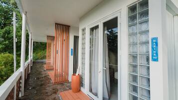 Habitación superior, vista al océano | 1 habitación, wifi gratis y ropa de cama