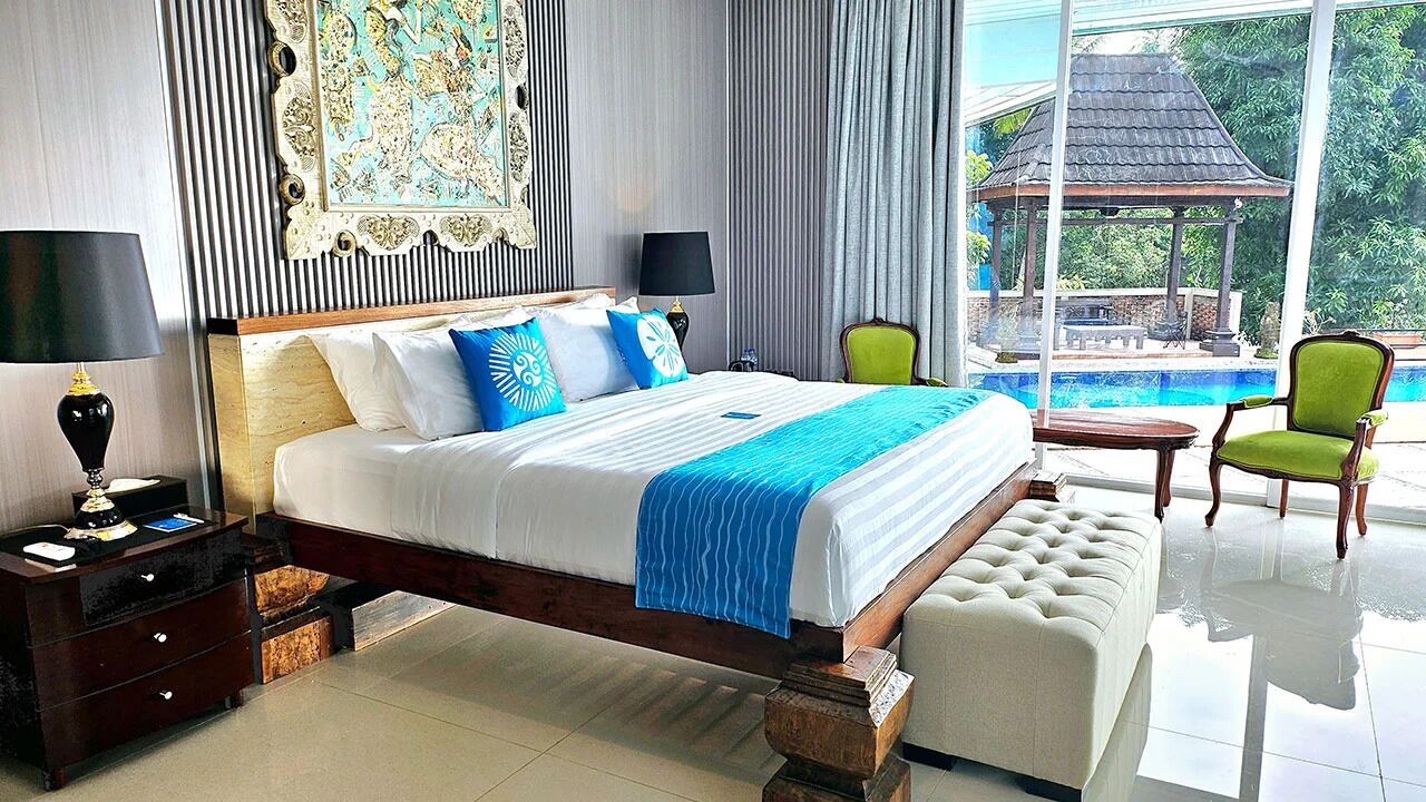 Executive Double Room, 1 King Bed, Pool View | 1 bedroom, free WiFi, bed sheets