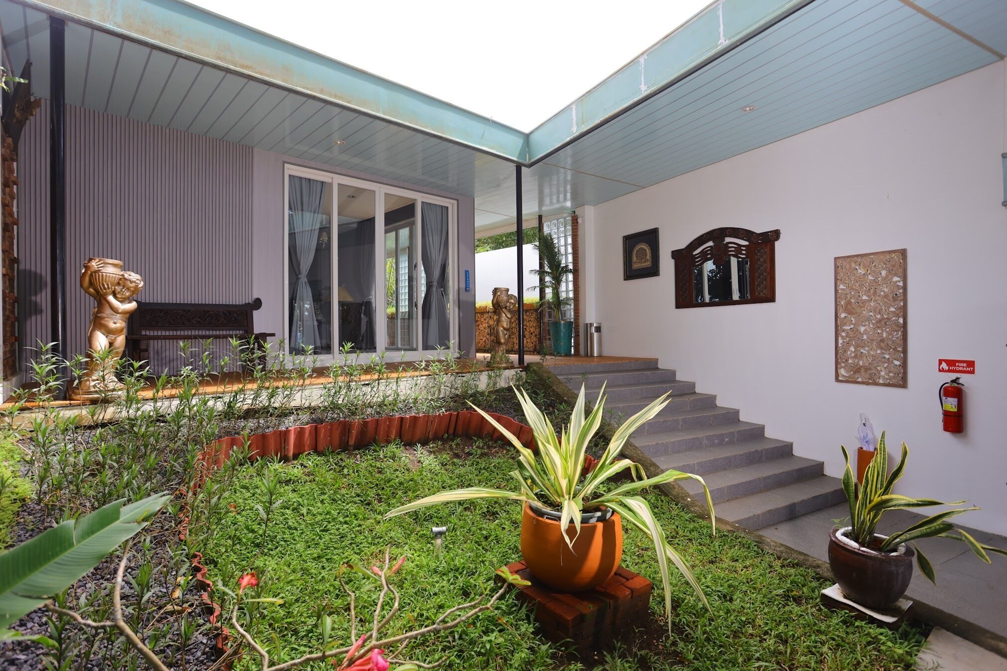 Premium Studio Suite | 1 bedroom, free WiFi, bed sheets