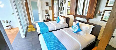 Rom – basic, flere senger, bassengutsikt | 1 soverom, skrivebord, wi-fi (inkludert) og sengetøy