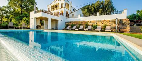 Outdoor pool, pool loungers