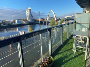 Outdoor dining - Metropolitan City Nest - Glasgow Hydro & SECC (Glasgow)