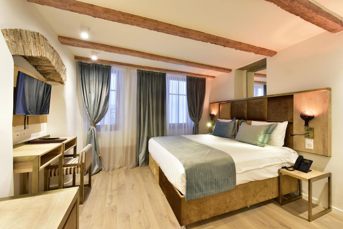 Chambre deluxe supérieure | Cassaforte in camera, insonorizzazione, Wi-Fi gratuito, lenzuola
