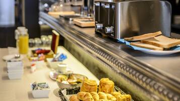 Daily buffet breakfast (CHF 17 per person)