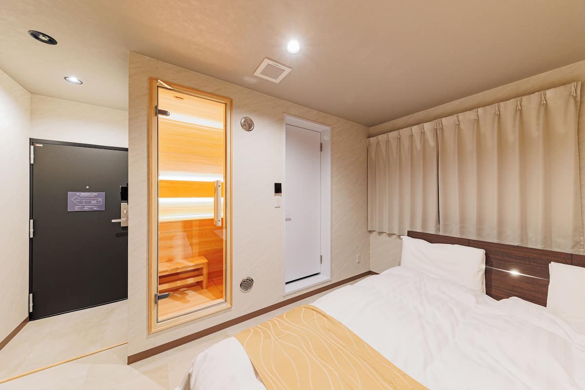 Double Room, 1 Queen Bed, Non Smoking, Sauna | 1 bedroom, premium bedding, desk, laptop workspace