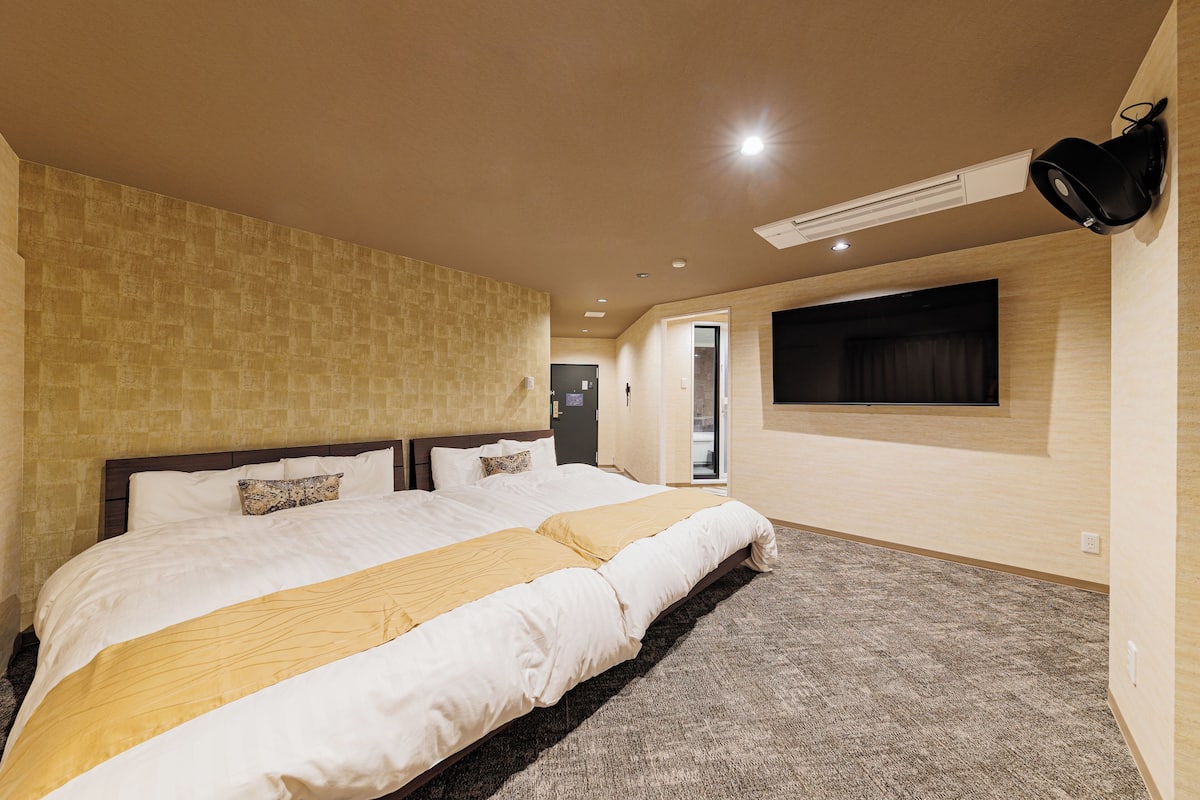 Premium Suite, 2 Double Beds, Non Smoking, Sauna | 1 bedroom, premium bedding, desk, laptop workspace