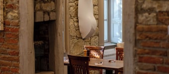 Barka Galéria Hotel és Étterem 飯店及餐廳