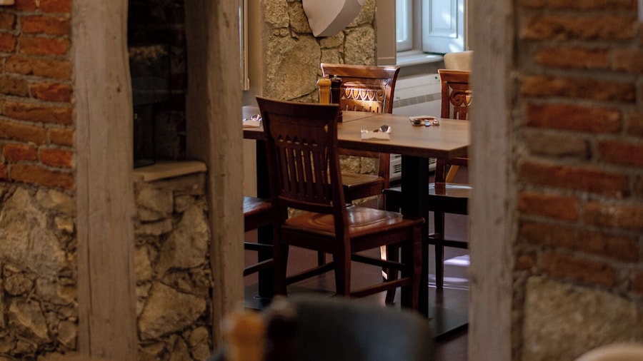 Barka Galéria Hotel és Étterem