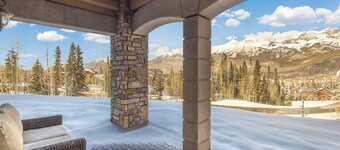 Luxury Condo, Ski In/Out, Game Room, Gym, Amenities!