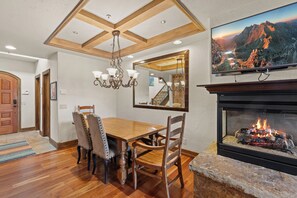 Dining - Luxury Condo, Ski In/Out, Game Room, Gym, Amenities! (Mountain Village)