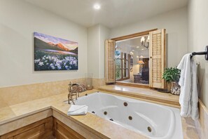 Hair dryer, towels - Luxury Condo, Ski In/Out, Game Room, Gym, Amenities! (Mountain Village)