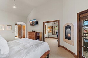 3 habitaciones, tabla de planchar con plancha, internet y ropa de cama