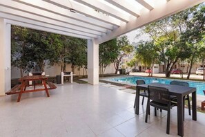 Outdoor dining - NEW! Condo! 10min to Beach, 3 Pools, Gym,Terrace (Solidaridad)