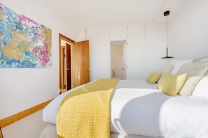 2 habitaciones, tabla de planchar con plancha, wifi y ropa de cama 