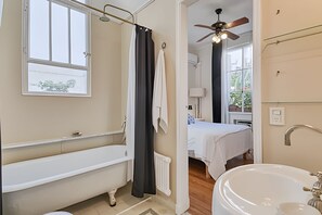 Hair dryer, towels - Charming 2BR French-style in Palermo Near Parks (Buenos Aires)