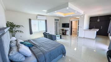 5 bedrooms, iron/ironing board, WiFi
